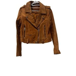 Blank NYC Tan 100% Suede Moto Jacket Size Small 18” pit-to-pit 19” long.